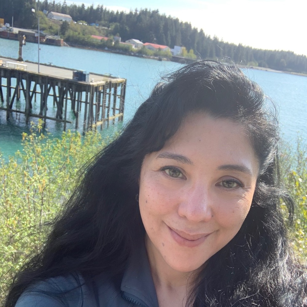 Meet your Posher, Adina